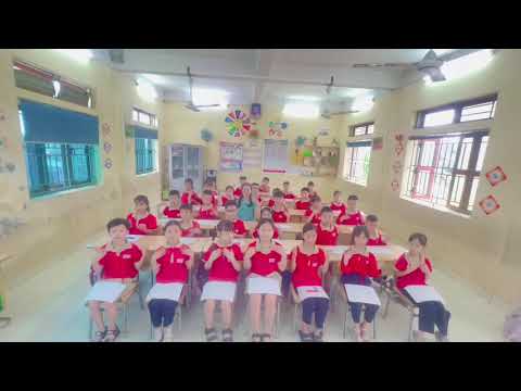 Học sinh lớp 3C chào mừng ngày 30/4 năm 2025