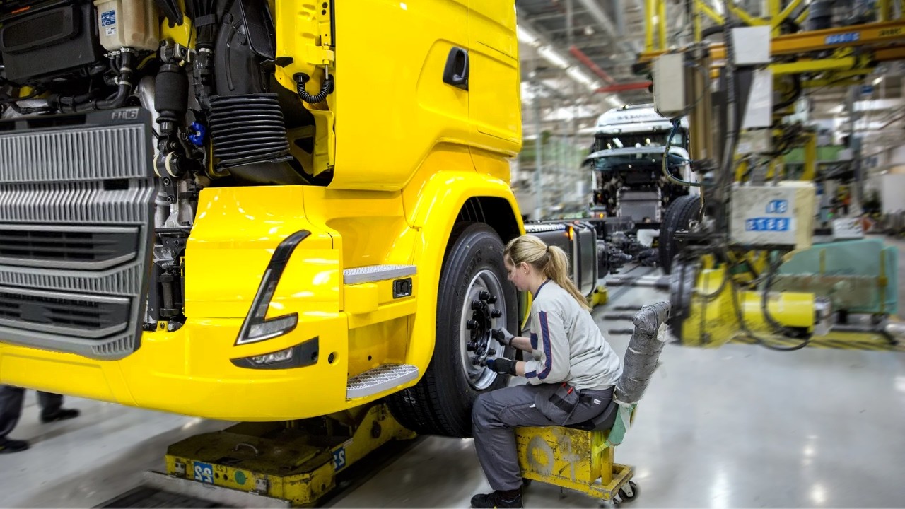 Get to know the Volvo FMX