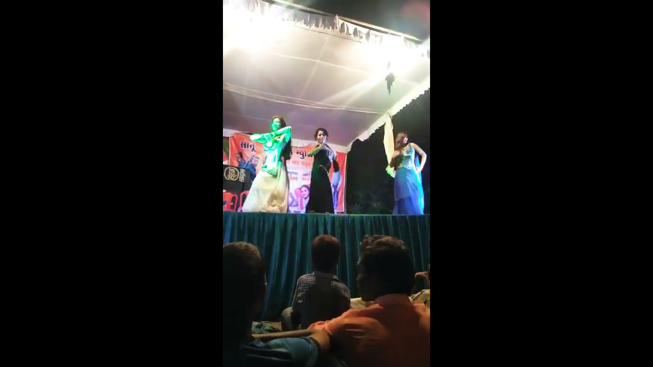 Bahiya Mein Kasi Ke Saiya Marela