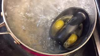 Soft boiled eggs hack using Dollar Tree silicon potholders. Easy and delicious screenshot 3
