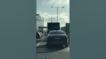 Stuck in Traffic: M4 Standstill on the Way to Central London