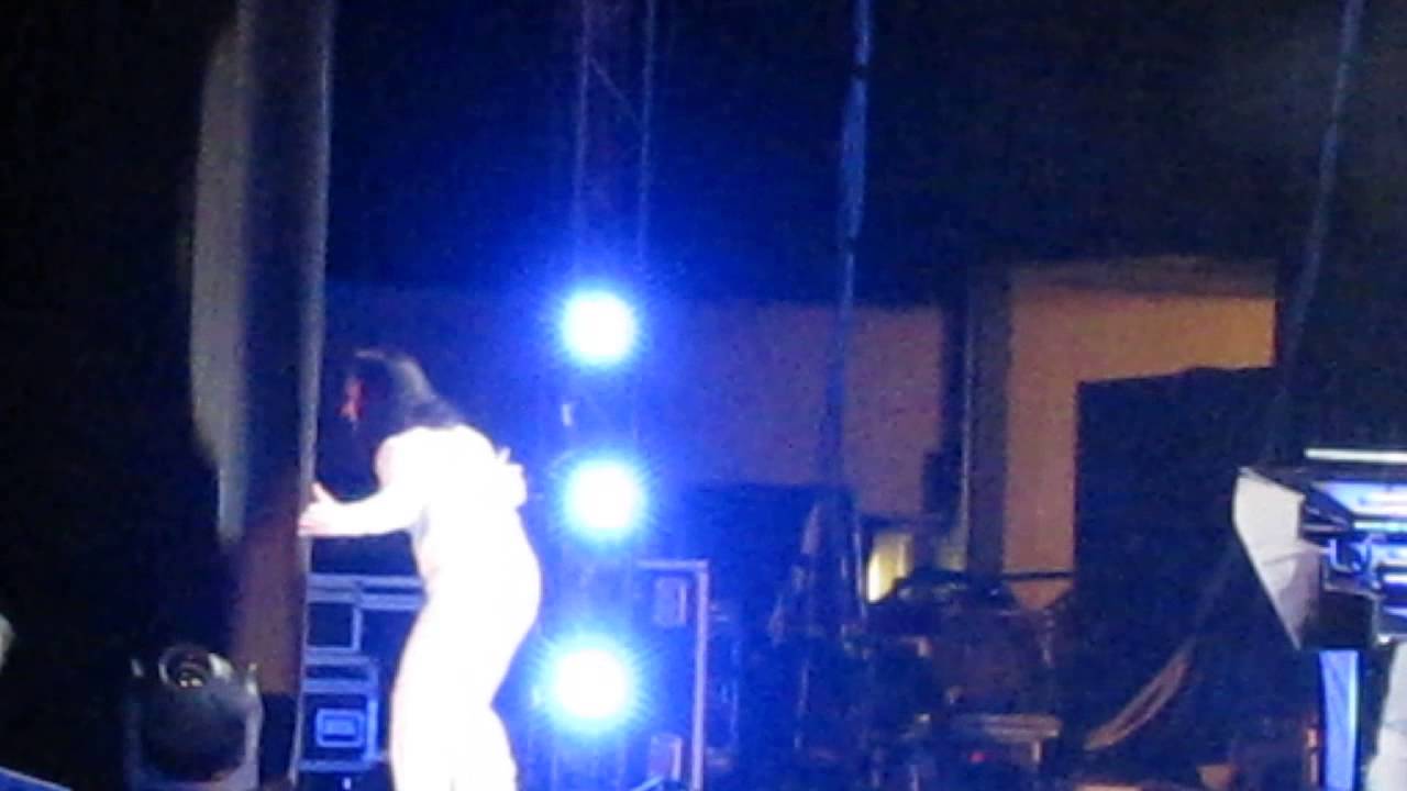 YANNI CONCERT INTRO DÜSSELDORF 26.04.2014 auf YouTube ansehen YANNI CONCERT INTRO DÜSSELDORF 26.04.2014 auf YouTube ansehen