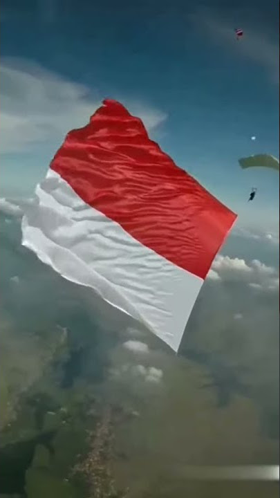 Gebyar - gebyar . versi Kibaran bendera Merah Putih saat Terjun Payung