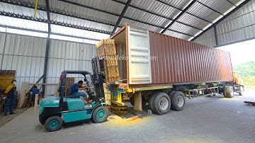 The Process of Loading Bamboo Fence and Bamboo Panels Into The Container