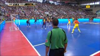 Pep Guardiola vs Tito Vilanova (barça football indoor)