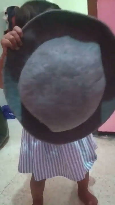 Anak Bayi Pakai Topi Koboi