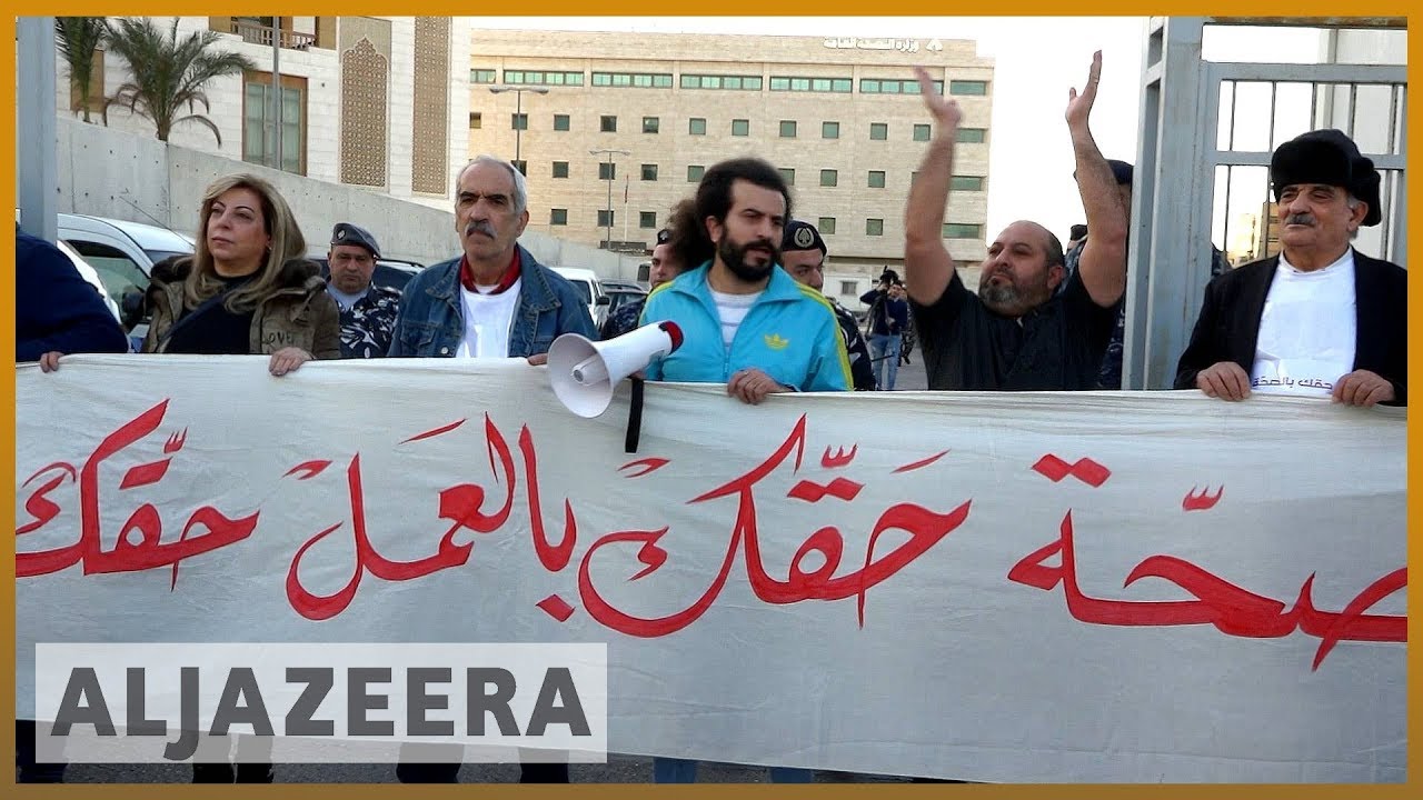 🇱🇧 غضب المتظاهرين في لبنان بسبب تدهور الوضع الاقتصادي | الجزيرة الإنجليزية