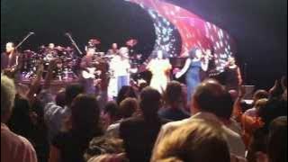 Diana Ross and Gloria Gaynor I Will Survive NJPAC 08 16 2013