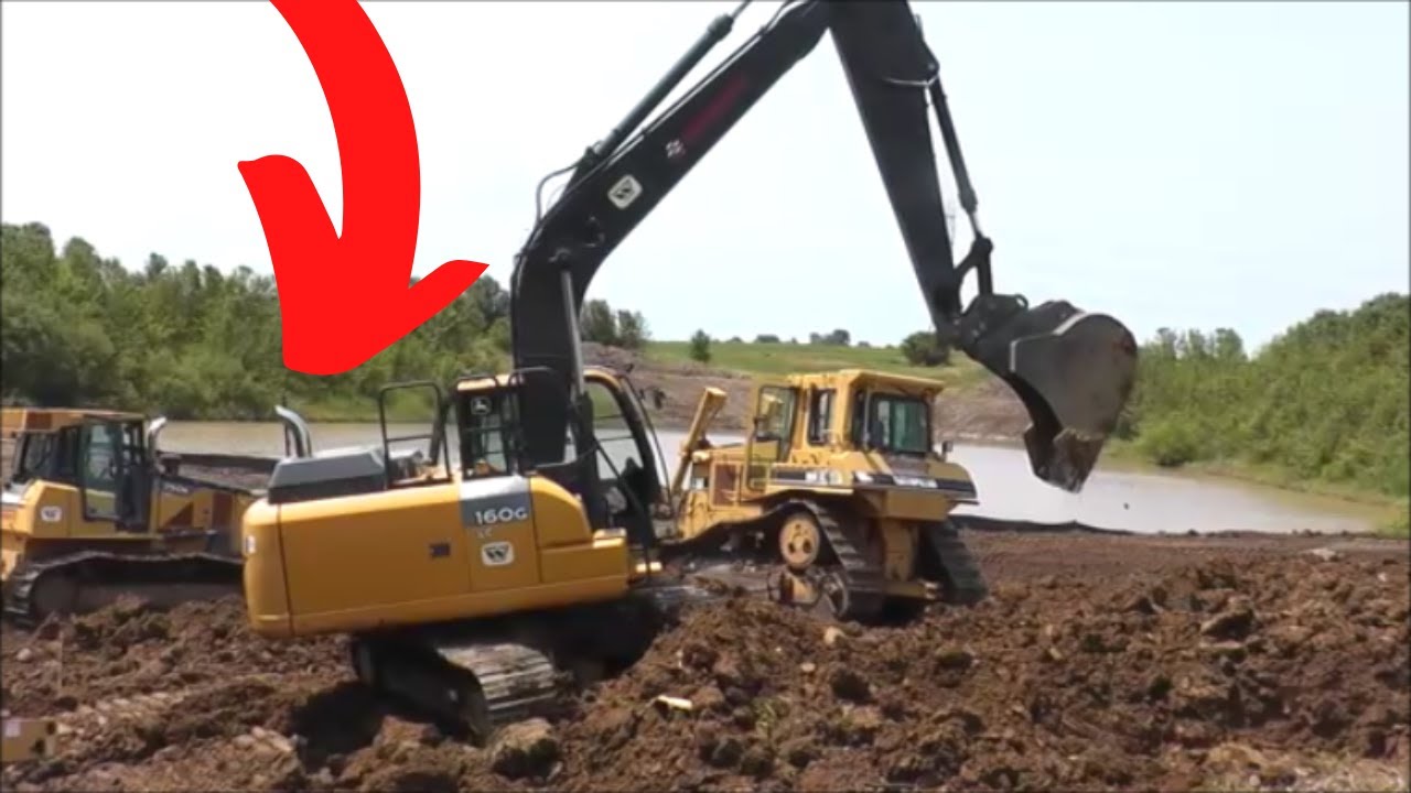 Deere Excavator 160G In Action