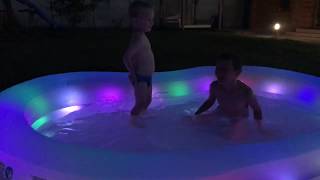 видео Детский надувной бассейн
