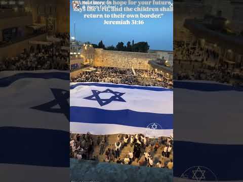 خداوند دیگرگریه نکن واشک مریز زیرابرای رنج و زحماتت پاداشی هست فرزندانت ازسرزمین دشمن بازخواهندگشت