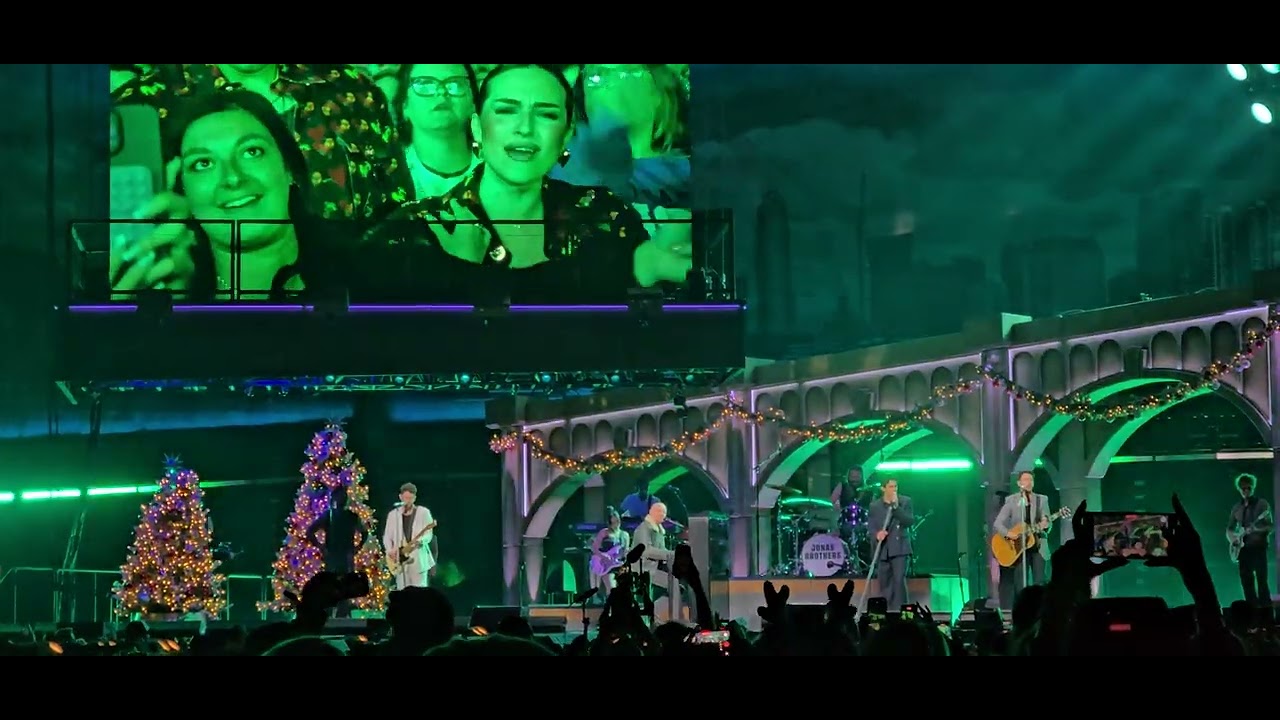 Jonas Brothers: JONAS20 Greetings From Your Hometown (Special Guest The Fray - How to Save a Life)