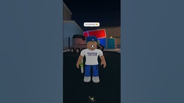 SHOOTING THE FIRST PERSON IN MM2😳 #roblox #mm2 #shorts #murdermystery #murdermystery2 #robloxshorts