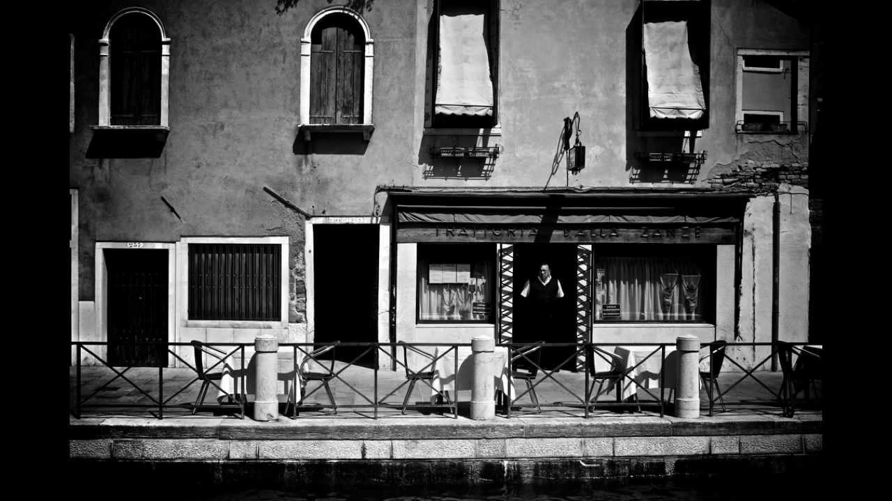 Street photography , Venice , Fuji x100