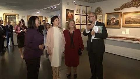 China's First Lady Peng Liyuan Visits Benaki Museum in Athens - DayDayNews