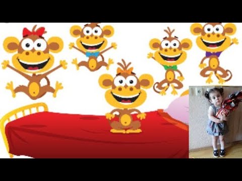 ტასო მღერის სიმღერას, დახტის 5 მაიმუნი ფერად საწოლზე.