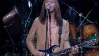 Vignette de la vidéo "PAUL GILBERT,STEVE VAI & ANDY  TIMMONS - All Day, All Night"