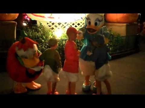 Huey, Dewey, Louie meet Donald & Daisy at Magic Kingdom