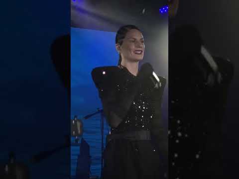 Сюрприз и живые настоящие эмоции Евы Власовой. Москва, 31.03.2024 #евавласова #деньрождения #16тонн