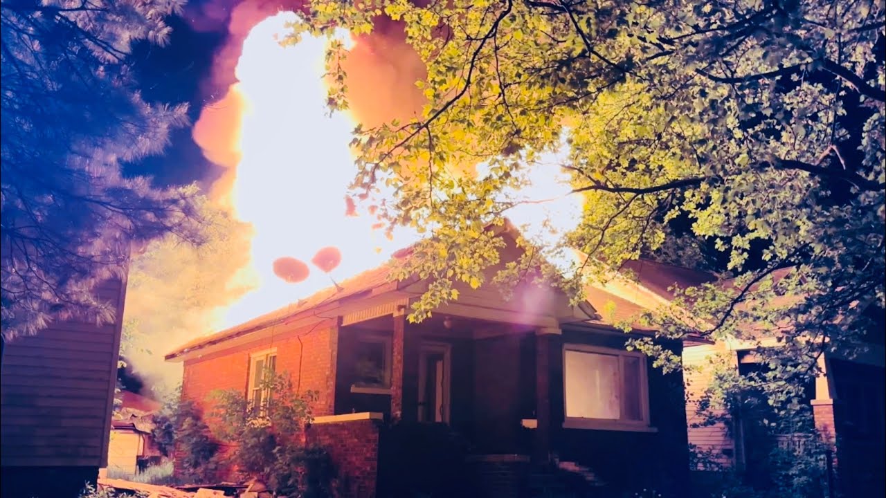 Detroit Fire Box Alarm - Pre Arrival 3 Dwellings (Aurora St & Wyoming)