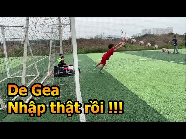 Thử Thách Bóng Đá Duy Trung trổ tài làm thủ môn bay người cứu thua như David De Gea Việt Nam class=