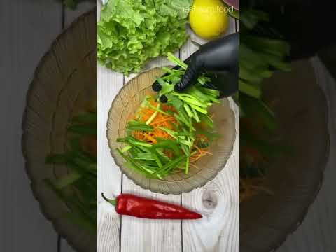 Скумбрия по-корейски с зелёным луком. Просто объедение #скумбрия #скумбриямалосольная #селедкахе