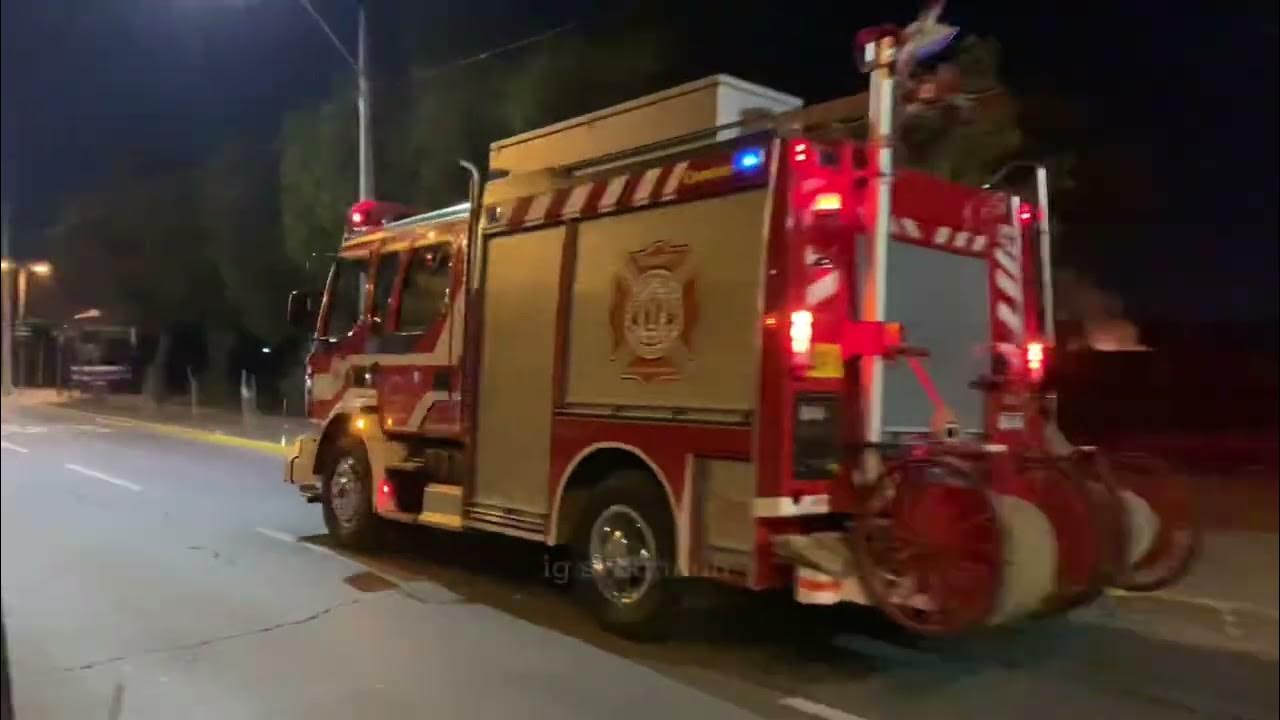 Unidad BX1 (B2 R) del Cuerpo de Bomberos La Granja respondiendo por quema de basura en La Unidad BX1 (B2 R) del Cuerpo de Bomberos La Granja respondiendo por quema de basura en La
