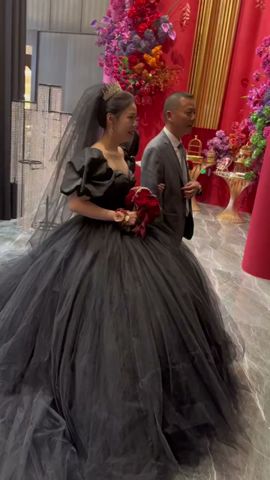 婚礼仪式穿黑色婚纱真是太敢了啊！