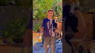 Muhamed Polat. Duet Yapti Ceki̇li̇n Yoldan Di̇yarbakirli Geli̇yor