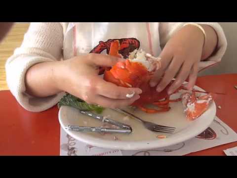 فيديو: كيف تأكل الكركند