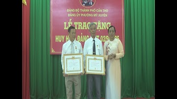 Đảng ủy phường Mỹ Xuyên trao Huy hiệu Đảng đợt 2/9/2025 cho 10 đảng viên