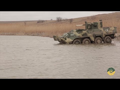 БТР-4Е пройшов випробування водою на полігоні "Широкий лан"