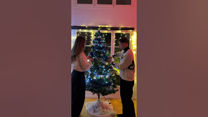 On décore le sapin de Noël avec vous 🎄❤️ #christmas #couple #couplegoals #love #shorts