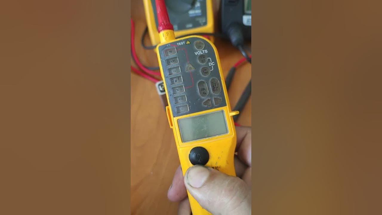 Testing the Fluke T150 voltage tester After a cord repair 