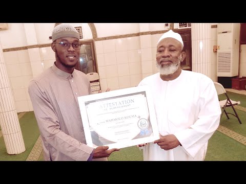 Remise Du Certificat De Reconnaissance à IMAM MAHMOUD KOUMA Par A C D I Qu Allah Lui Protège