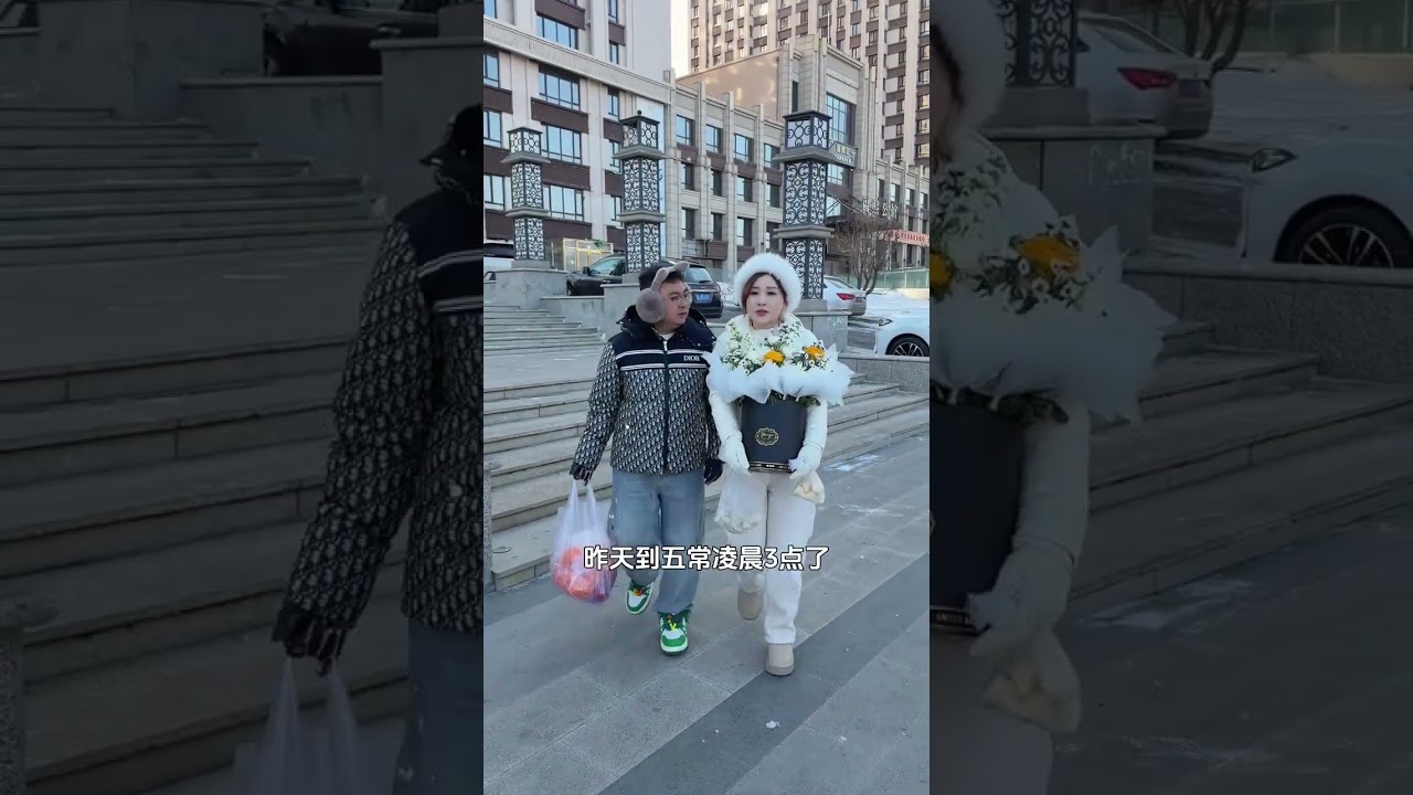 今年是我妈去世的第十年,没孝敬到她是我这辈子最大的遗憾,她在我心里是最伟大最坚强的妈妈,从小为了供我上学舍不得吃舍不得穿 生病舍不得看才导致最终检查就是胃癌晚期