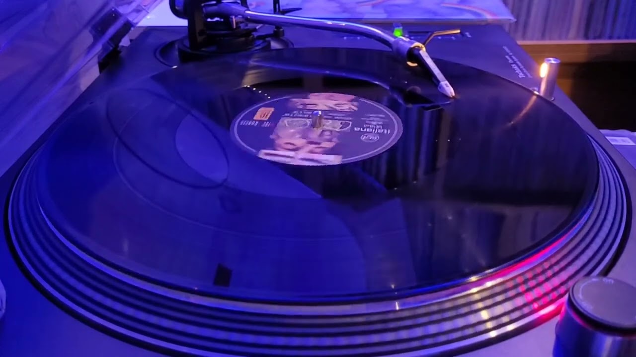 Mike Francis – Bellissimi Occhi Chiusi