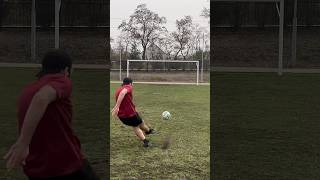 Интересный удар #месси #football #рональдо #soccer #футбол #futbol #наклбол #footballskills