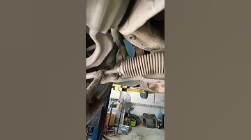 Kiểm tra gầm Mercedes E200 hỏng rô tuyn lái #nacenimex #car #mercedes #xuhuong