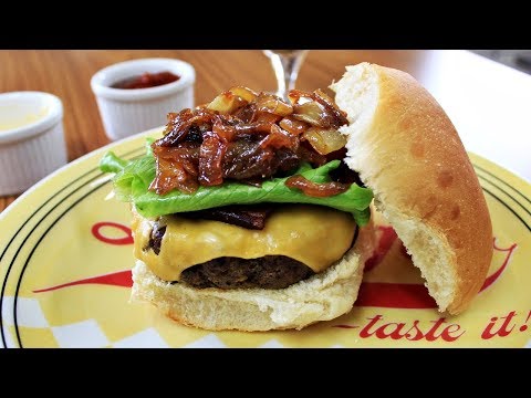 Hambúrguer Caseiro (Artesanal & Gourmet) com Cebolas Caramelizadas e fatias de Queijo Cheddar! Canal YouTube: Menino Prendado!
