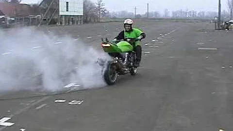 Kawasaki Z1000 Stunt Riding!!!