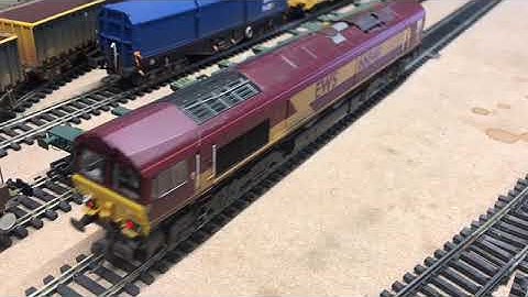 Opening The EWS class 66 With Dcc Sound By Bachmann Part 2