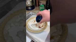 Sprite Pie. #sprite #pie #yum #sweet #tistheseason #easyaspie