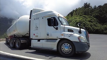 phát hiện pha ôm cua leo đèo Hải Vân của bác tài xe đầu kéo | xe tải | xe bồn | xe khách