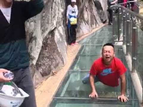 CHINA GLASS BRIDGE CRACK PRANK COMPILATION!