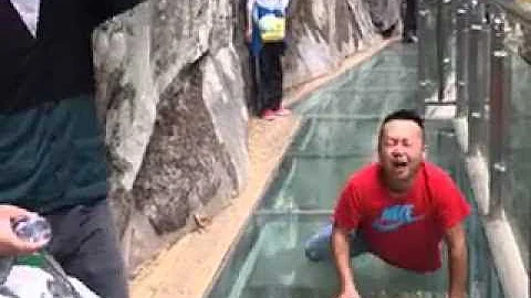 CHINA GLASS BRIDGE CRACK PRANK COMPILATION!