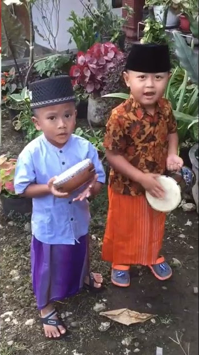 Hebat anak umur 4 tahun pintar memainkan rebana Ya LAL WATHON#shorts