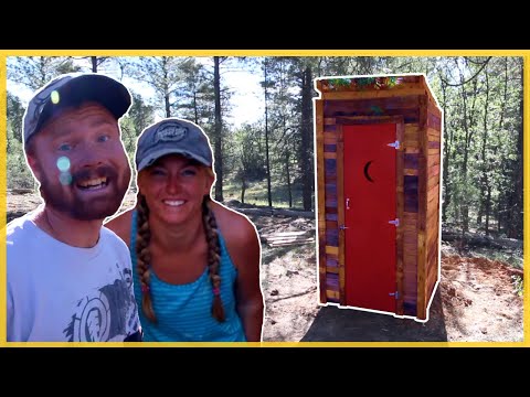 diy-homemade-outhouse-out-of-pallet-&-scrap-wood-|-recap