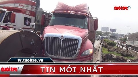 ⚡ Tin mới nhất | Cuộn sắt 20 tấn rơi trên cầu va móp đầu xe container