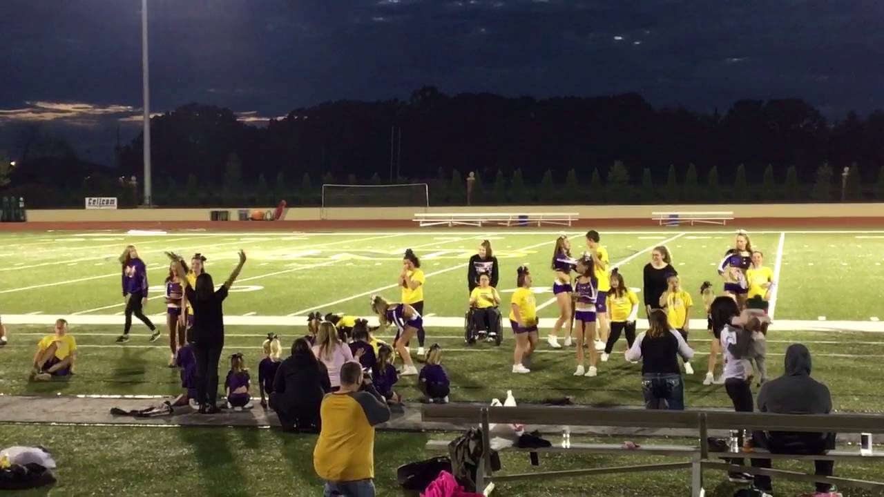 Green Bay Elite Shining StarsPacker Wives Powderpuff Football Game